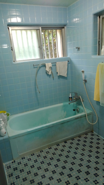 北中城村 タイル張りのお風呂をリフォームして猫足タブを設置 沖縄の水まわり専門リフォームなら リフォった